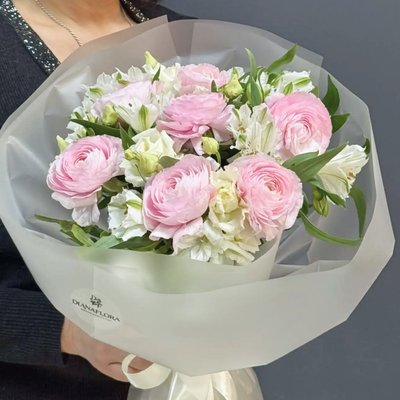 Букет из ранункулюсов
