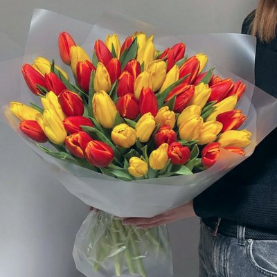 Букет из красных и желтых тюльпанов 51шт.