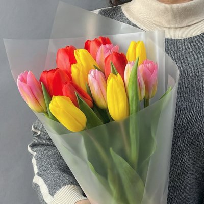 Букет из разноцветных тюльпанов 15шт.