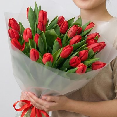 Букет из красных тюльпанов 25шт.