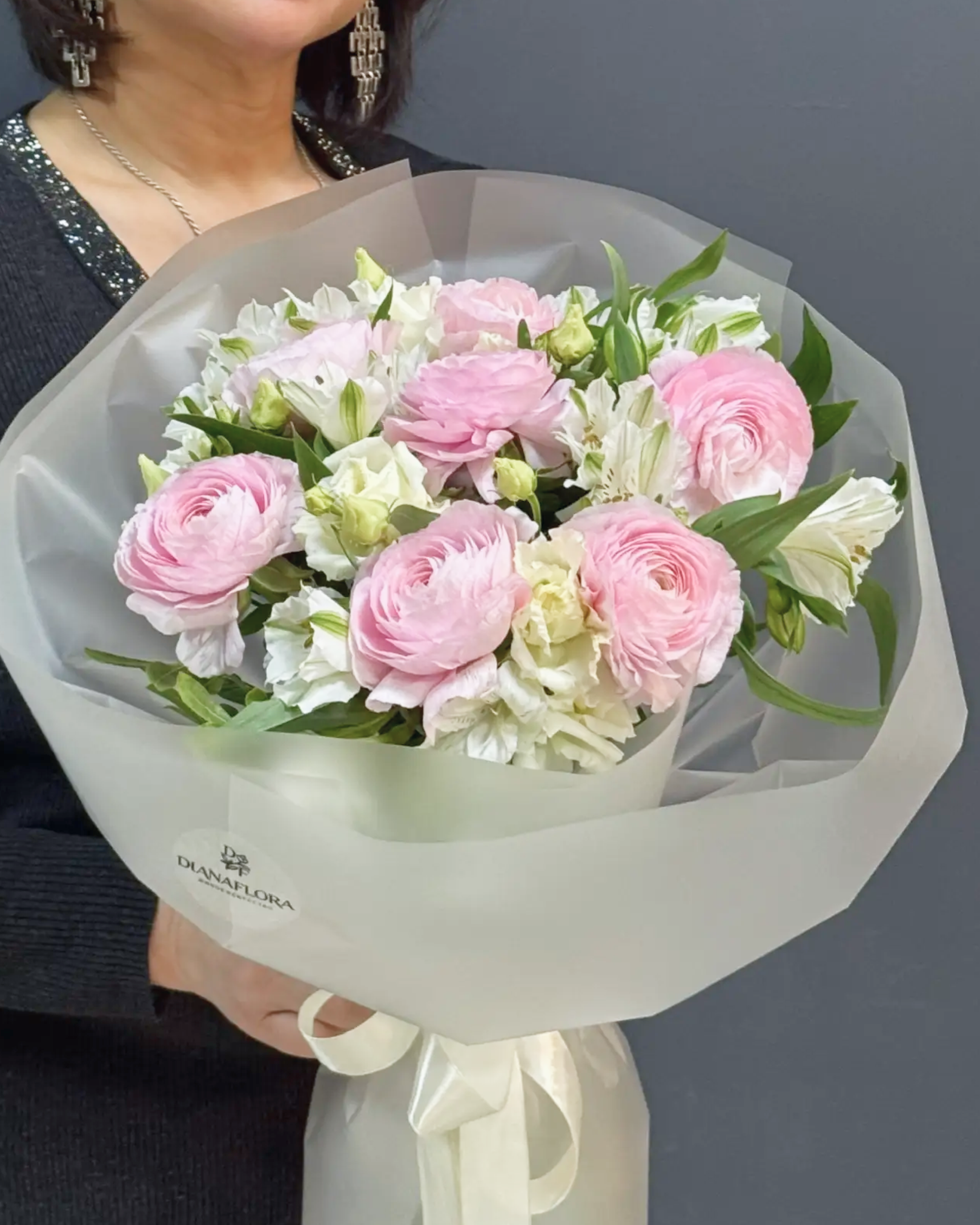 Букет из ранункулюсов - фото букета